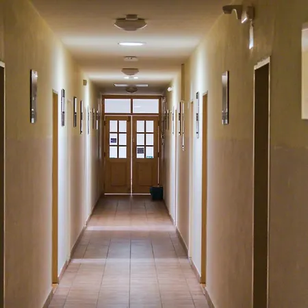 Toulcuv Dvur Albergue