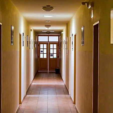 Toulcuv Dvur Hostel *